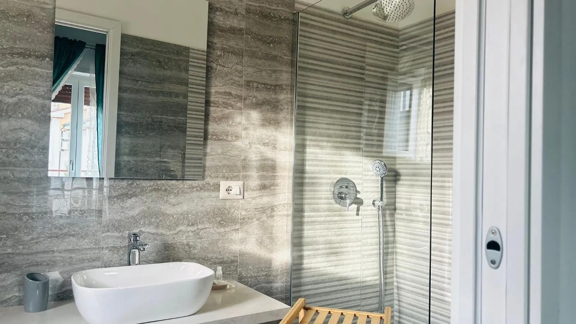 Da Mauro & Michela 2 - Cozy Xl Apartment - Metro C Rome 0*,  Italy